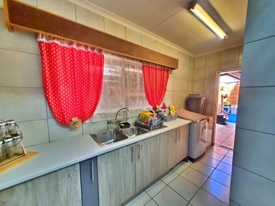 28 Bedroom Property for Sale in Kannoniers Park North West